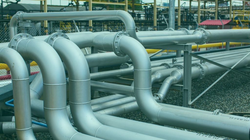 Multiple pipes in different directions